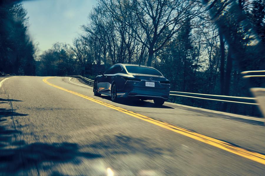  Lexus LS500h 2017 года  (JP) (фото 7 из 35)